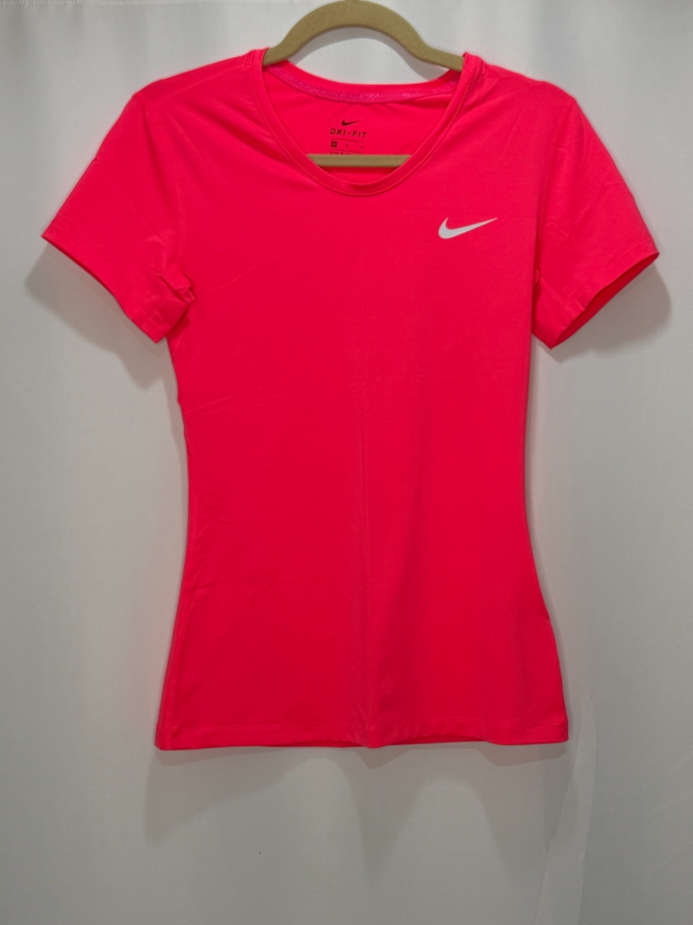 Nike Dri-Fit Hot Pink Short Sleeve T-Shirt Size Medium